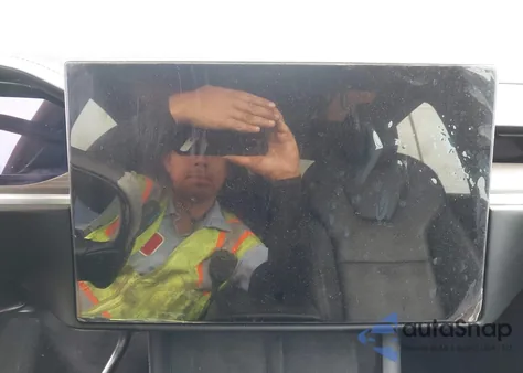 2023 Tesla Model X Dual Motor All-Wheel Drive/Standard Range z USA, uszkodzony, nr VIN 7SAXCDE54PF411921